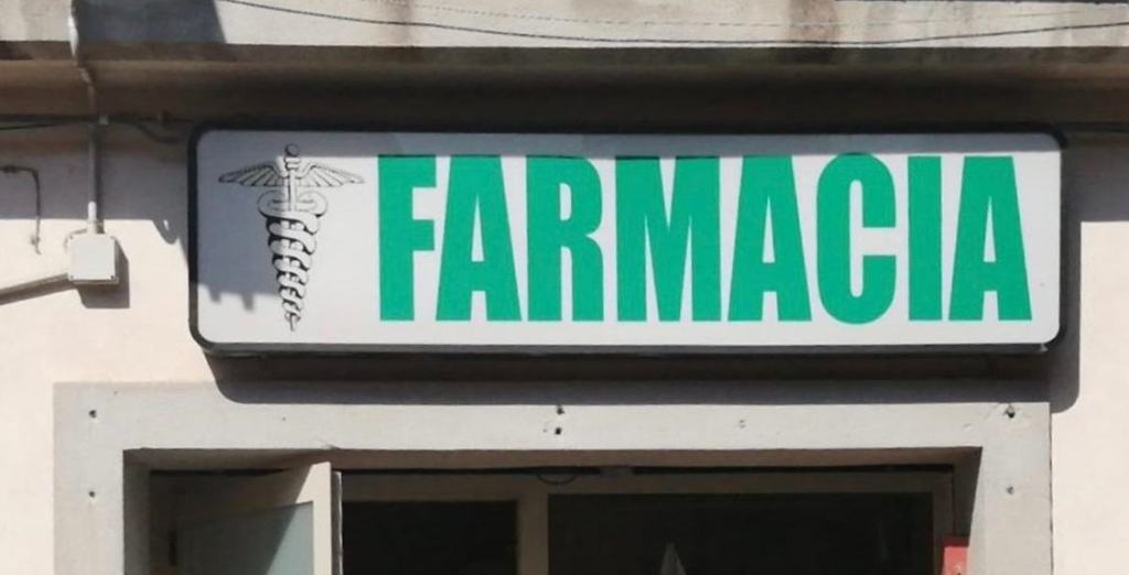 Reggio, storica farmacia vicina alla chiusura. La titolare: “Così non possiamo più andare avanti…”