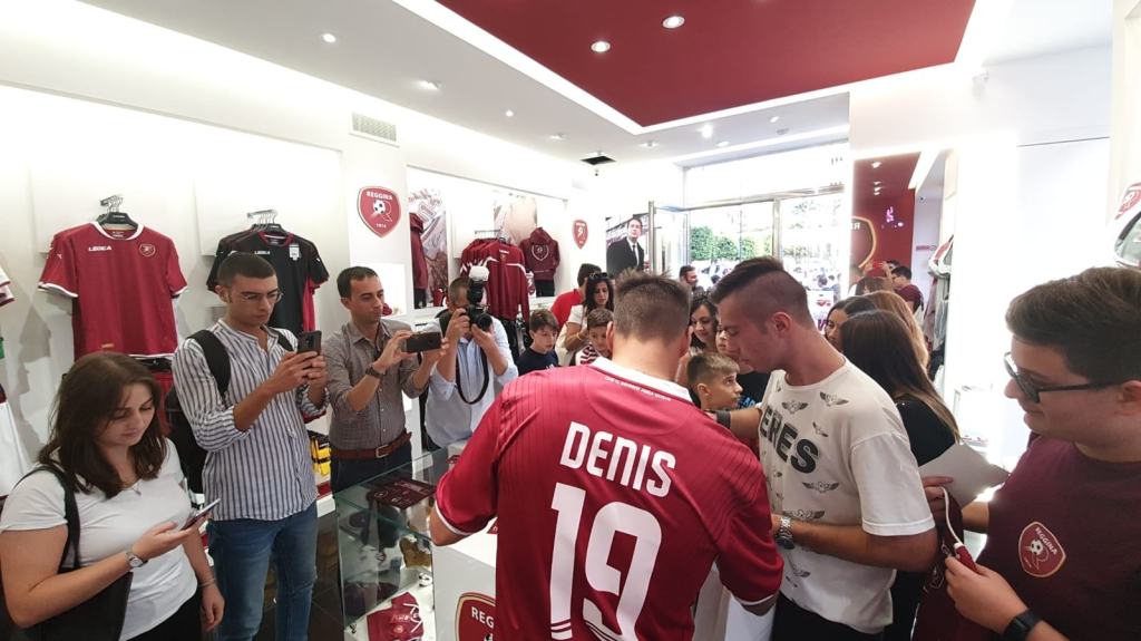 Reggina, una folla calorosa allo Store con German Denis – FOTO