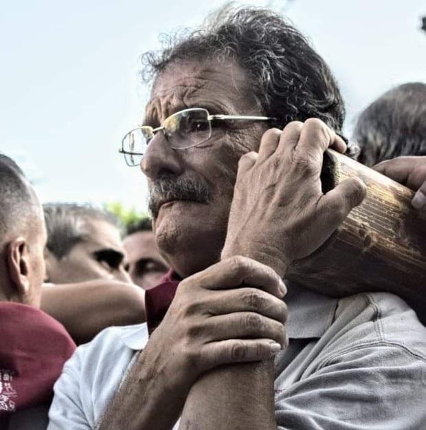 Quando la devozione è più forte della malattia. La storia di un portatore della Vara speciale