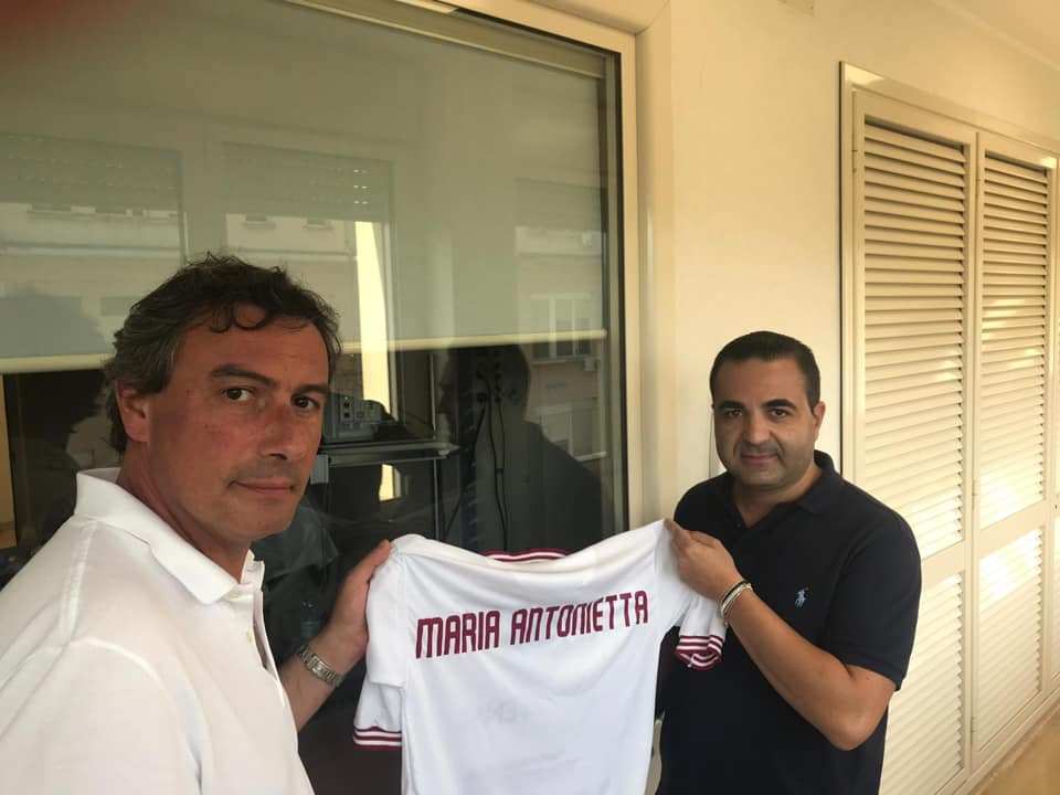 La Reggina e l’onorevole Cannizzaro da Maria Antonietta: “Simbolo del coraggio reggino”