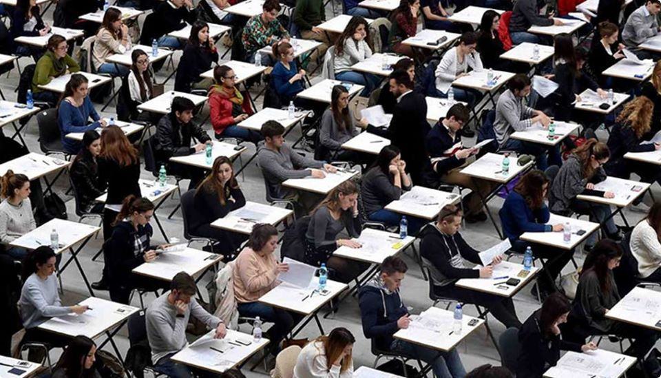 Test di ammissione a medicina, Grillo: “Auguri a voi che sognate di indossare il camice”