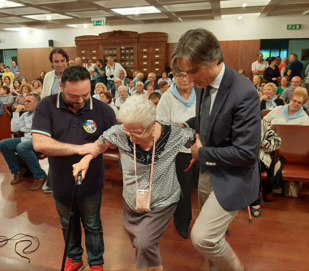 Falcomatà alla prima uscita di ‘Anziani in movimento’: “Fondamentali per la crescita dei nostri bambini” – FOTO