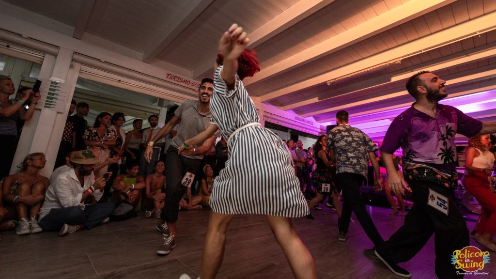 Divertimento per ogni età. Tutti pazzi a Reggio per il ballo swing