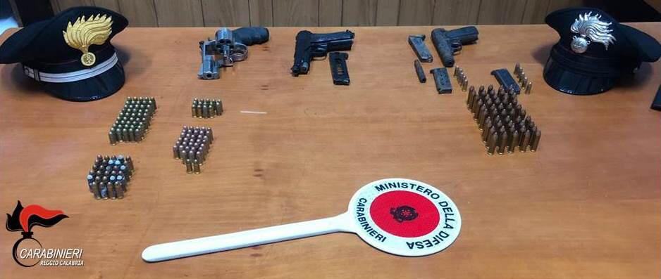 Detenzione illegale di armi e munizioni, un arresto in provincia di Reggio