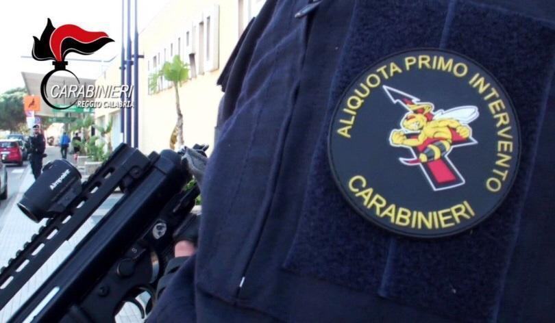 Reggio, incendio nel centro città. Tempestivo intervento dei Carabinieri delle A.P.I.