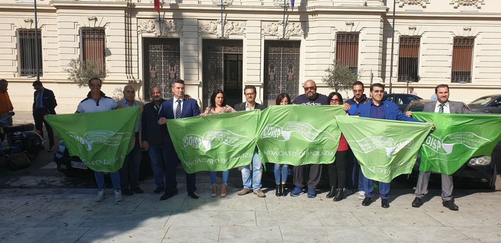 Reggio, una delegazione del Co.I.S.P. a piazza Italia contro i tagli del governo