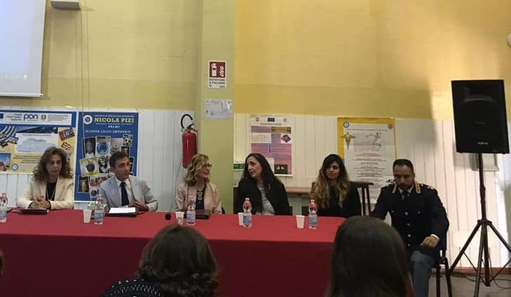 Palmi, violenza di genere. Se ne parla al Liceo N.Pizi