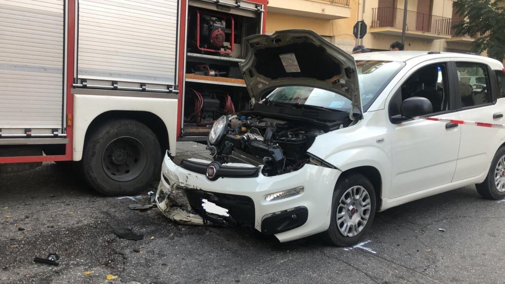Reggio, scontro auto – Vigili del Fuoco: la dinamica dell’incidente – FOTO