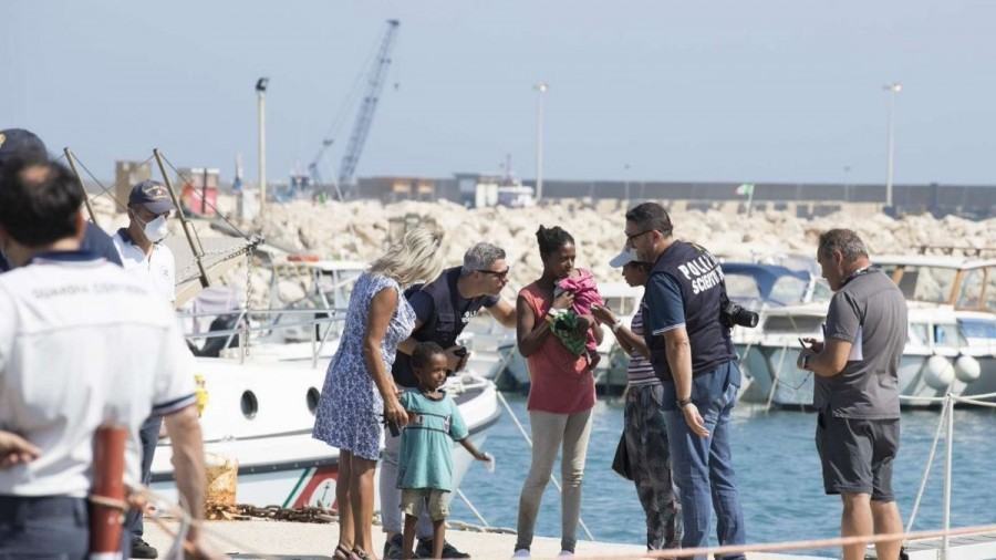Sbarco di migranti in provincia di Reggio: i dati della Prefettura