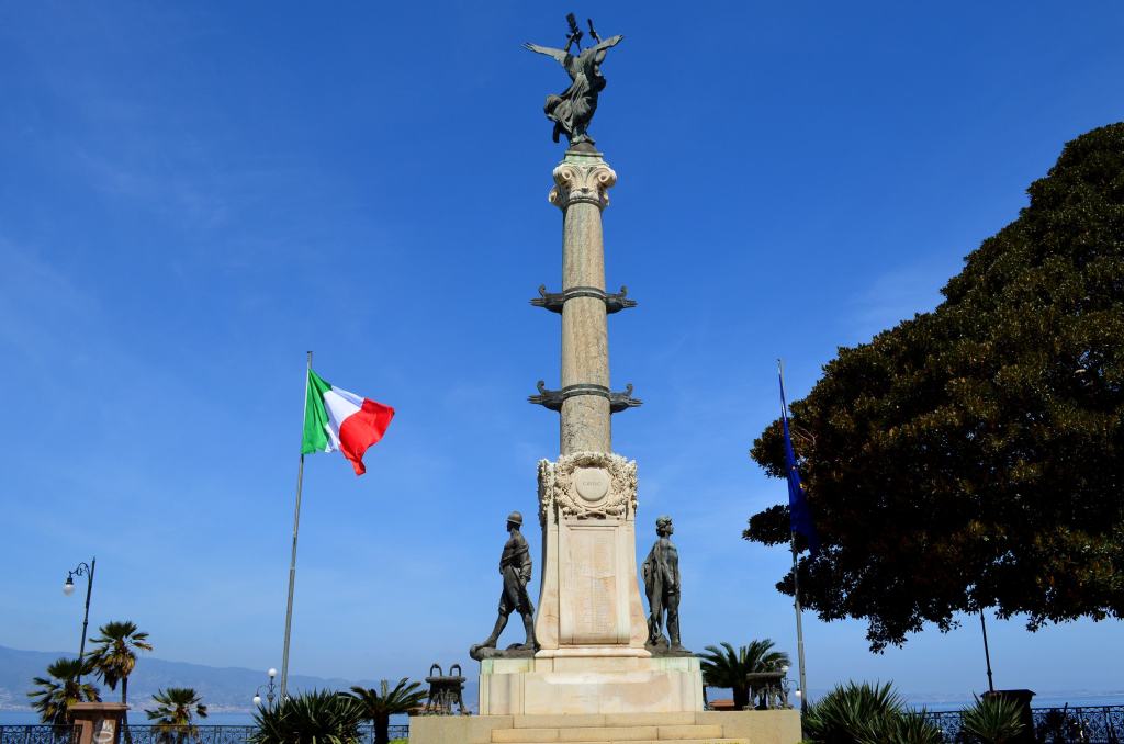 Festa della Repubblica a Reggio: la cerimonia con Comune e Metrocity al Monumento ai Caduti