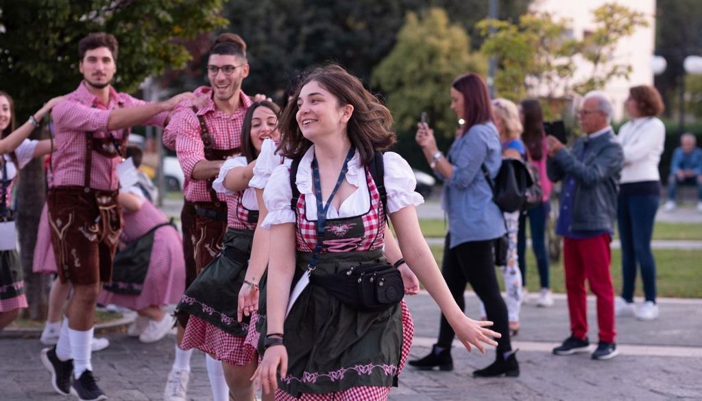 “O’zapft is”, al via Oktoberfest Calabria – FOTO