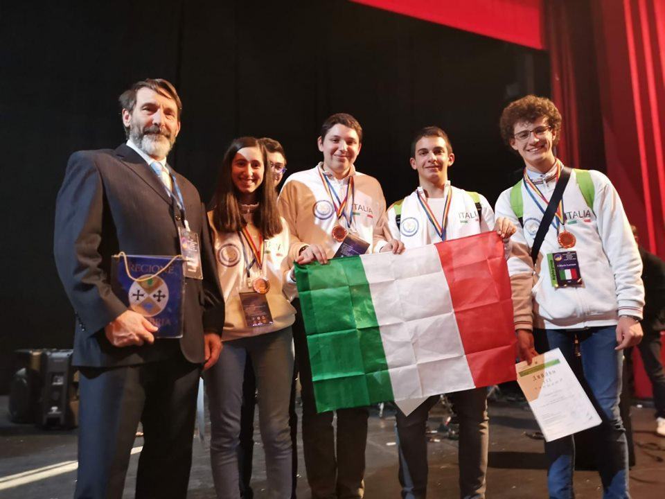 Olimpiadi di astronomia in Romania, sul podio tre giovani reggini