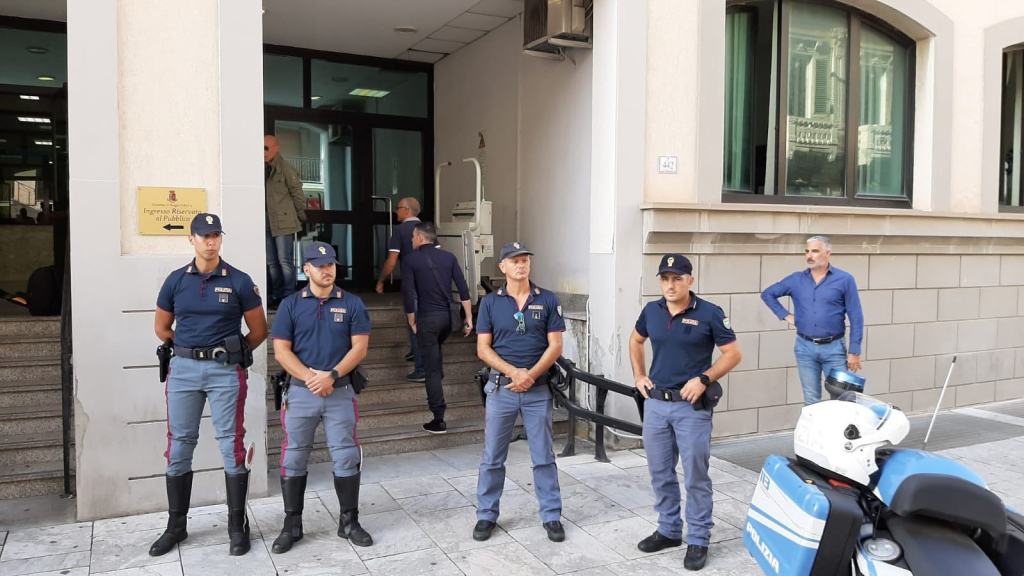 L’omaggio di Falcomata ai due agenti uccisi a Trieste: “Grande affetto della comunità reggina” – FOTO