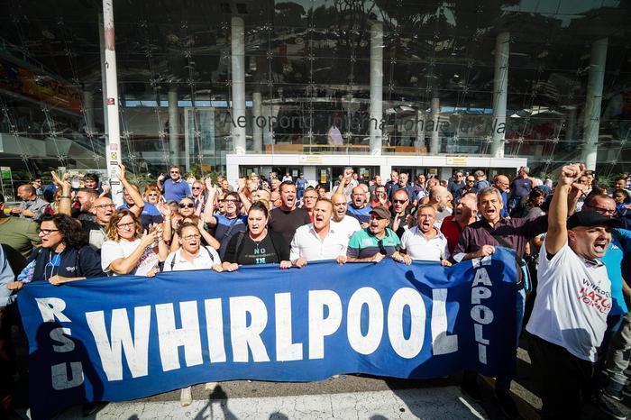 “Qui non vendiamo Whirpool”: parte dalla Calabria la campagna solidale