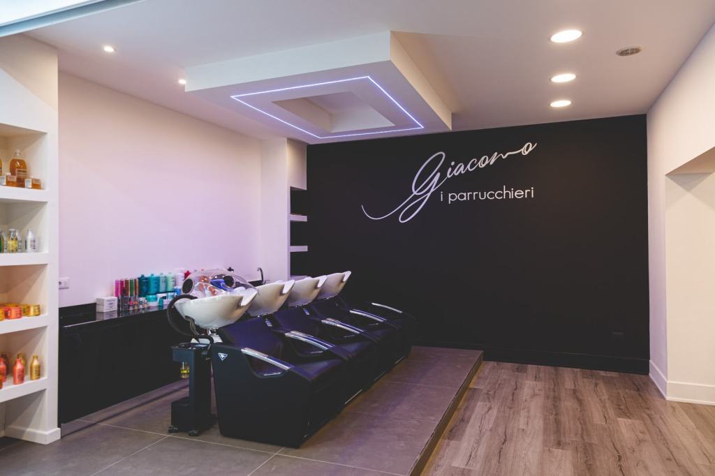 Reggio, nuova apertura per “Giacomo I Parrucchieri”: un salone più grande, più bello, più innovativo