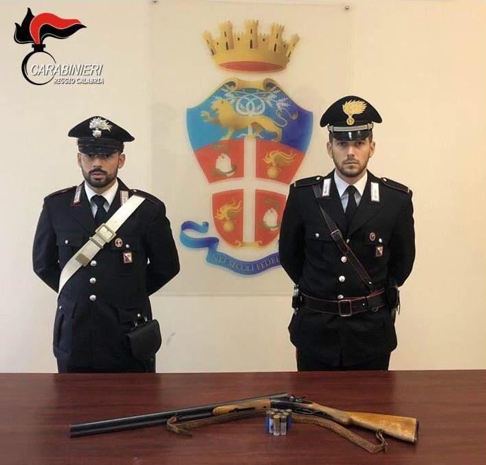 Provincia di Reggio, minaccia di morte ex cognato: ritrovati in casa fucile e cartucce non denunciati