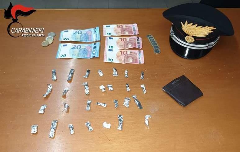 Reggio, a bordo dell’auto con 20 grammi di cocaina. Arrestato 18enne