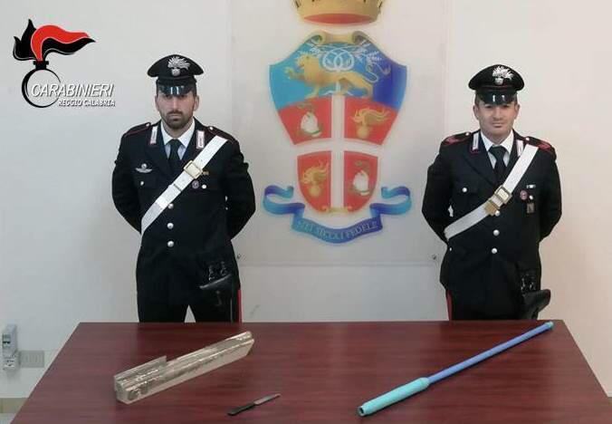Roccella, minaccia di morte la madre con un coltello. Arrestato 35enne