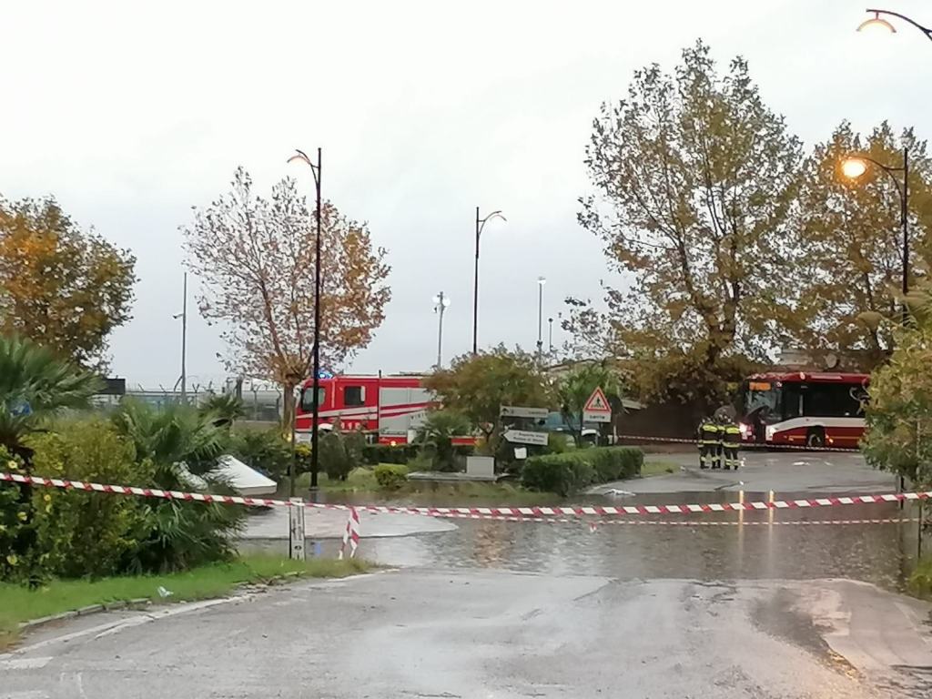 Reggio – Maltempo, bloccata la strada di accesso all’aeroporto – FOTO