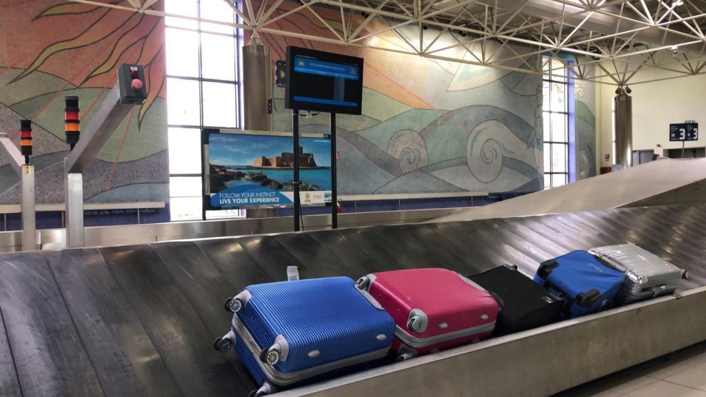 Aeroporto dello Stretto, stop alla convenzione con Sacal: onerosa e risultati inesistenti