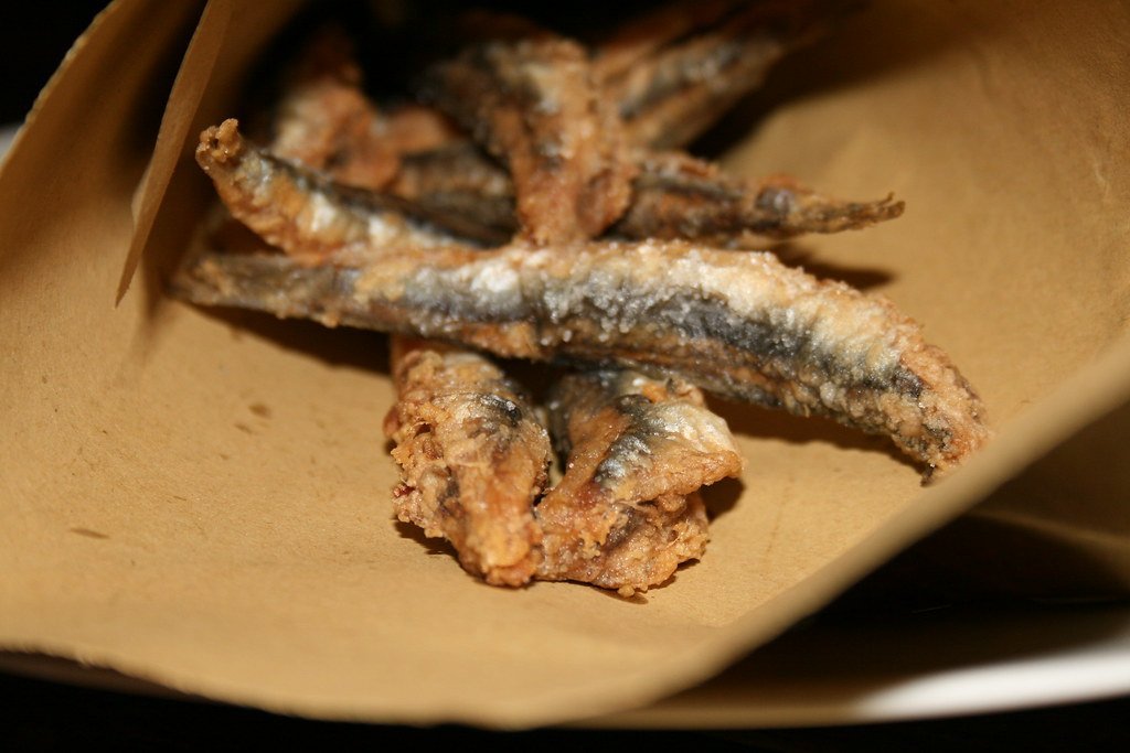 Come preparare le alici fritte: la ricetta