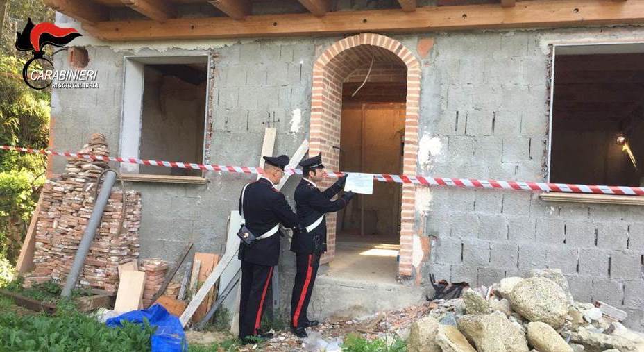 Edilizia abusiva, deferite 12 persone in provincia di Reggio