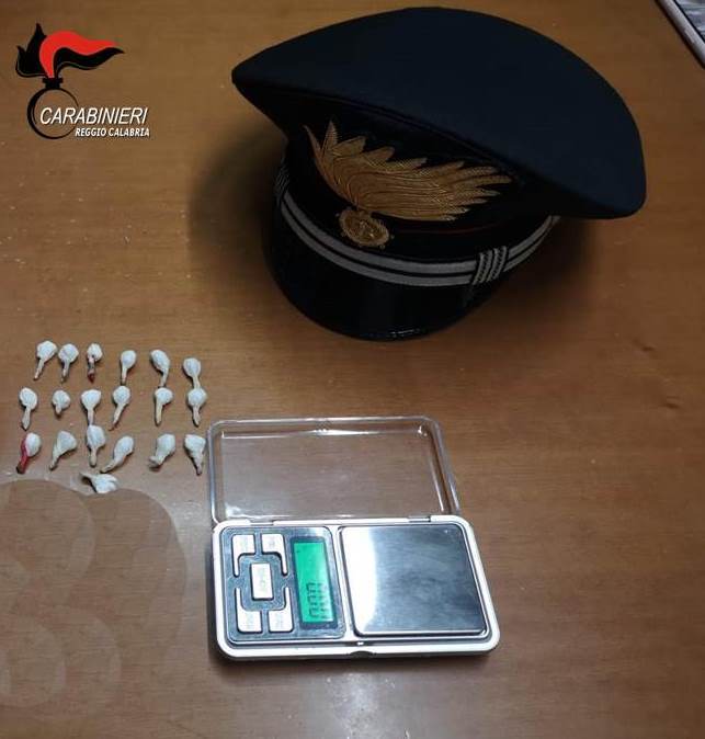 Reggio, carabiniere fuori servizio riconosce e arresta un ricercato
