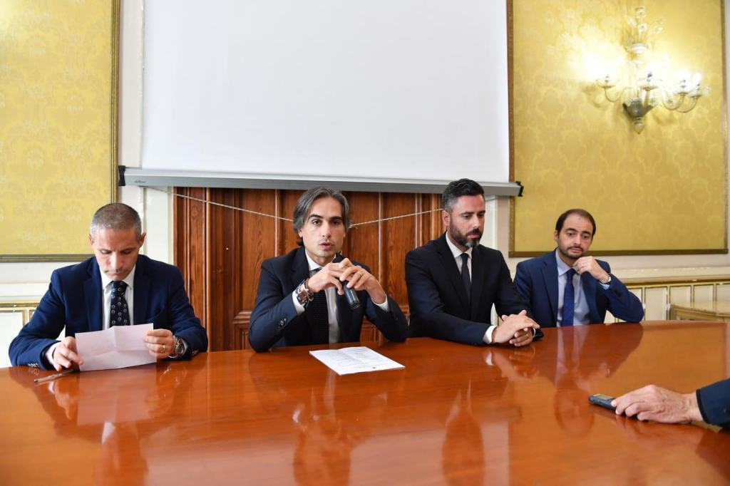 Reggio, rifiuti per strada? Neri: “Non è colpa di Avr, nè del Comune”