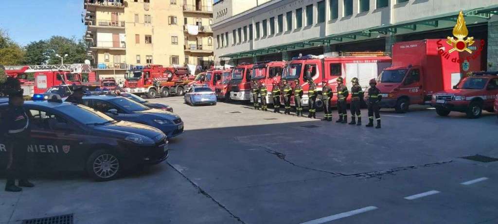 Calabria, Polizia e Carabinieri vicino ai Vigili del fuoco nel giorno dei funerali – FOTO