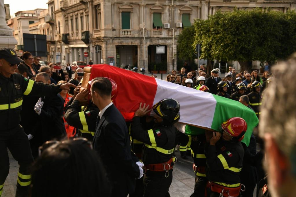 Duomo di Reggio, l’ultimo saluto a Nino. Morosini: “Fermiamo la mano assassina” – FOTO