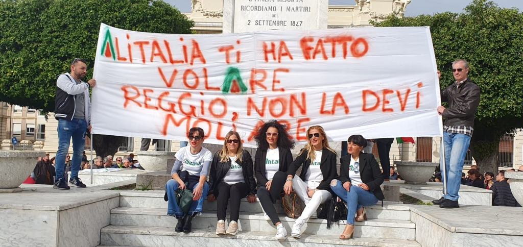 Il Comitato pro Aeroporto dello Stretto in piazza per i diritti dei reggini – FOTO
