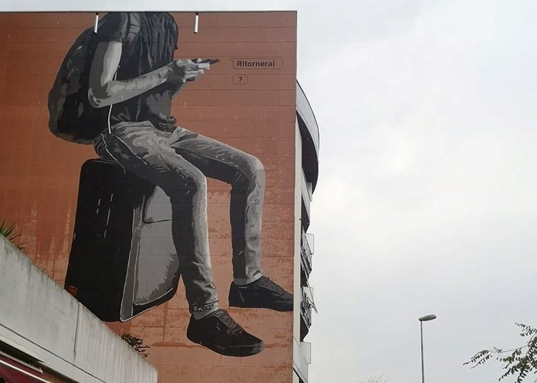 “Ritornerai?”, il murales simbolo dell’esodo giovanile dal Sud