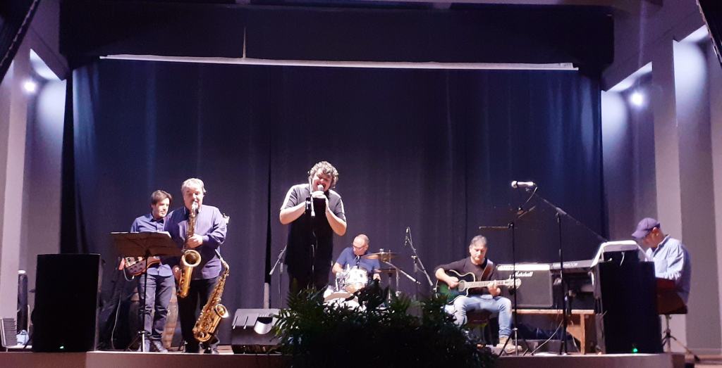 Reggio abbraccia Pino Daniele: grande successo per il tributo al cineteatro Metropolitano