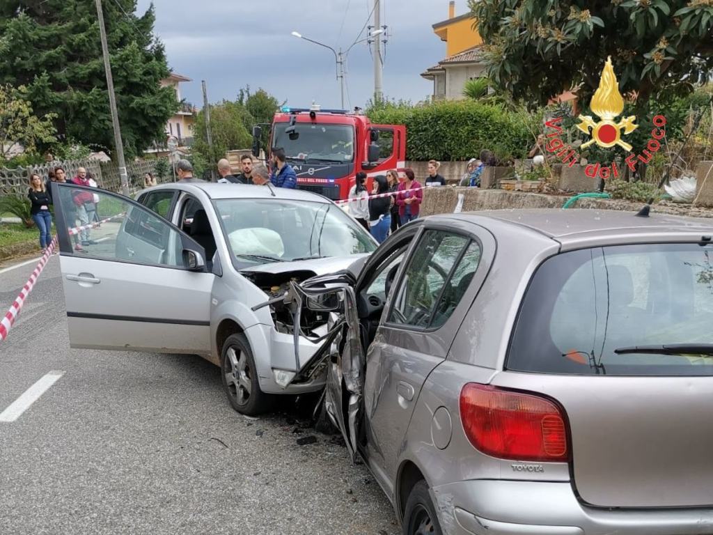 Calabria, frontale tra due auto sulla SP 84 – FOTO