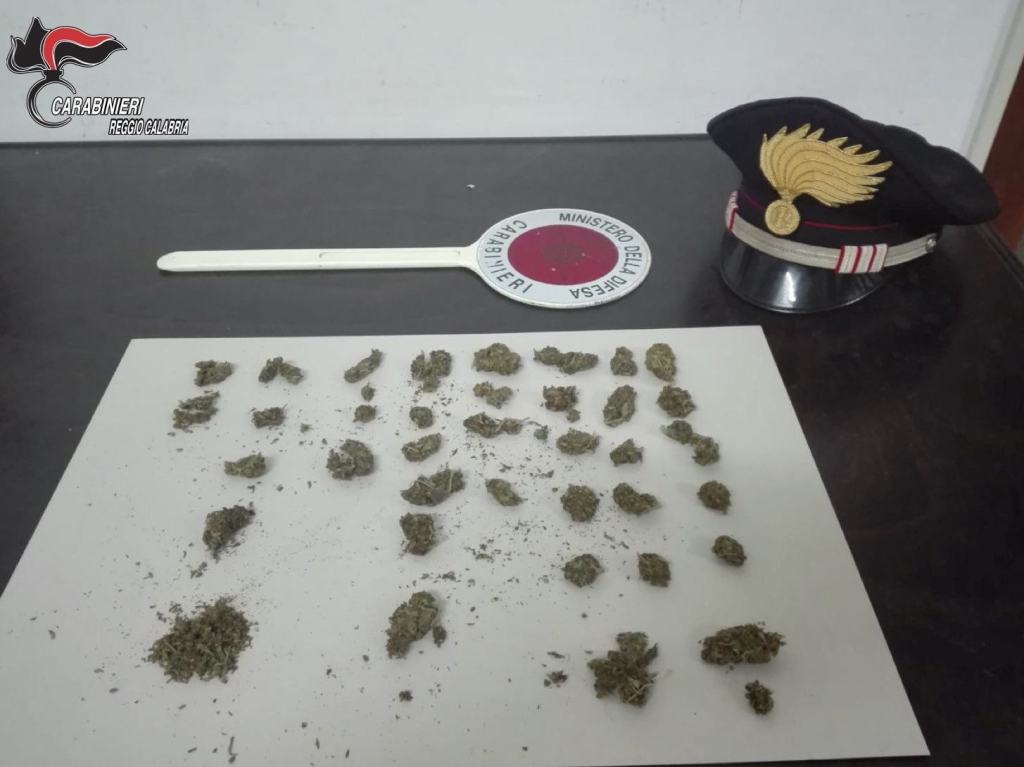 Sorpreso con la droga in auto. Arrestato 24enne reggino