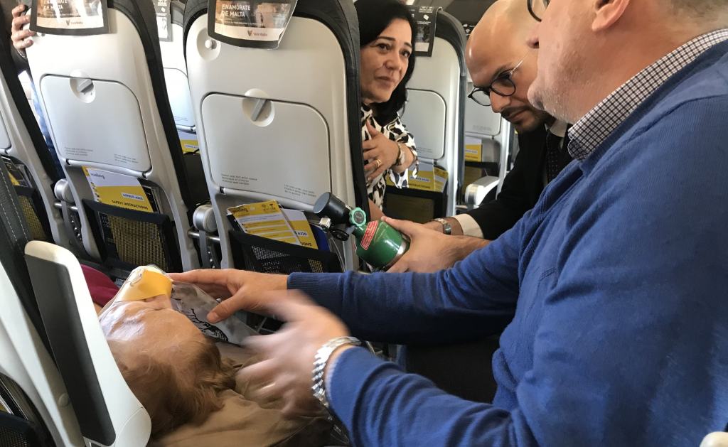 Roma – Tel Aviv, salvataggio ad alta quota. Due medici reggini salvano la vita a un passeggero – FOTO