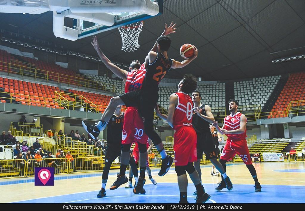 La Pallacanestro Viola suona l’ottava sinfonia. La Bim Bum Rende cede solo sul finale – FOTO