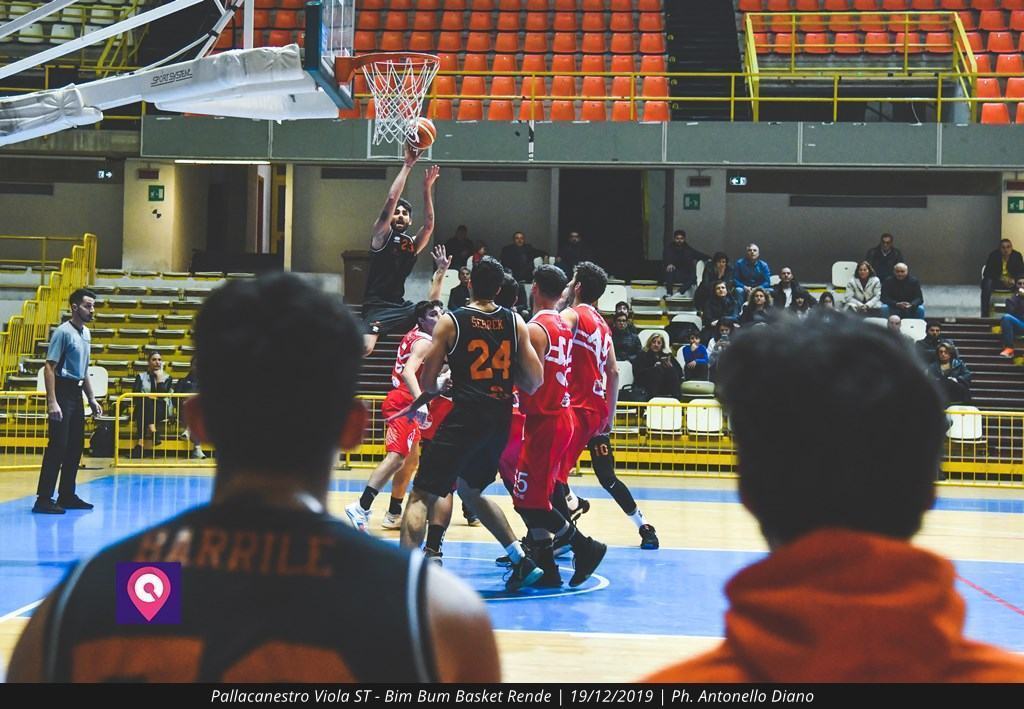 La Pallacanestro Viola vince in rimonta a Catanzaro trascinata dalle triple di Pandolfi