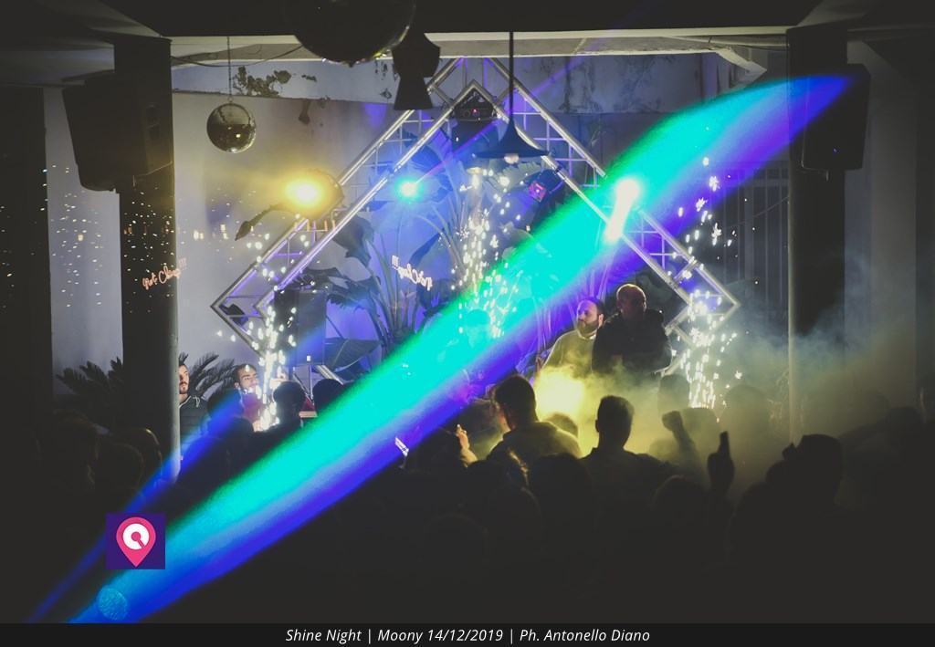 Shine Night al Moony