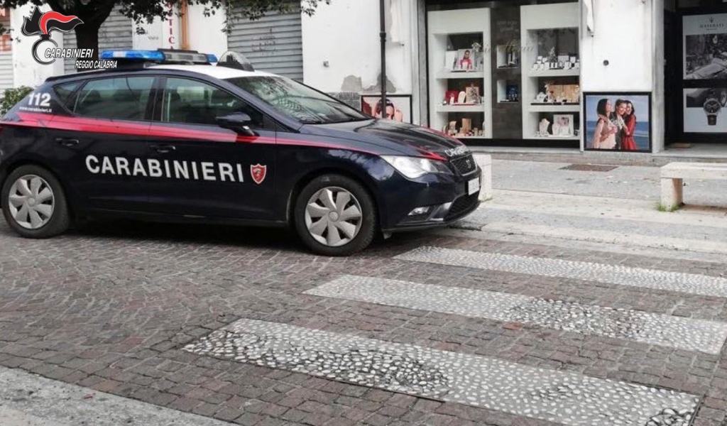 Ritorna a rubare in gioielleria, arrestato 28enne nel reggino