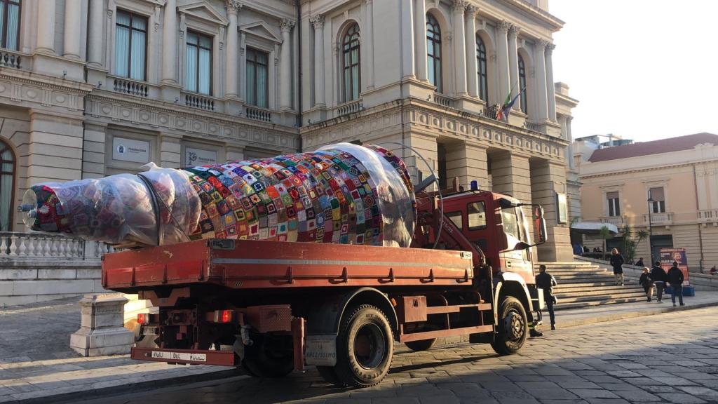 “L’albero della vita” arriva a Reggio: un dono dai volontari di tutta Italia – FOTO
