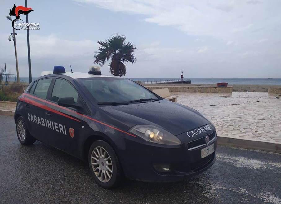 Gioia Tauro – Donna minaccia il suicidio, il pronto intervento dei Carabinieri scongiura il peggio