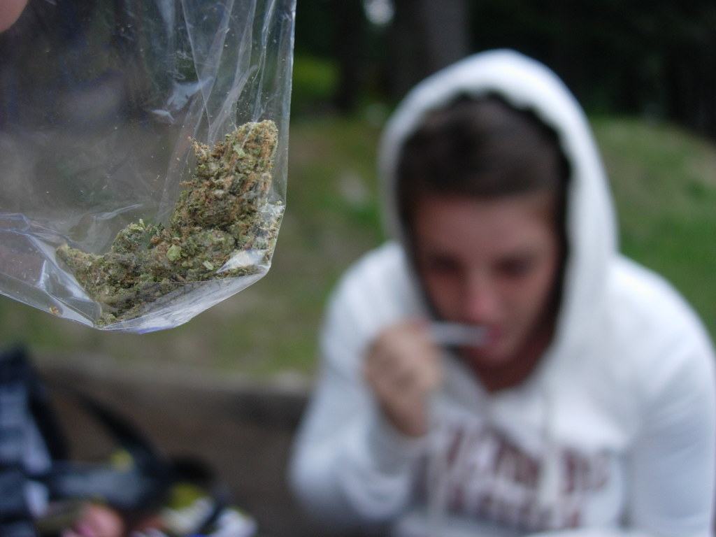 Dipendenze da alcol e droghe: sempre più adolescenti a rischio