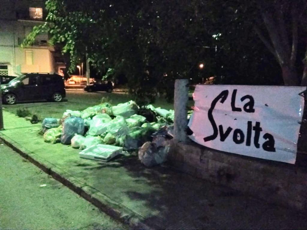 Brigata Sbarre contro il sindaco Falcomatà: “Ecco la ‘svolta’ differenziata” – FOTO