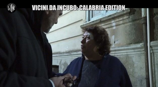 Le Iene tornano in provincia di Reggio. Insulti e minacce ai vicini: il servizio di Giulio Golia