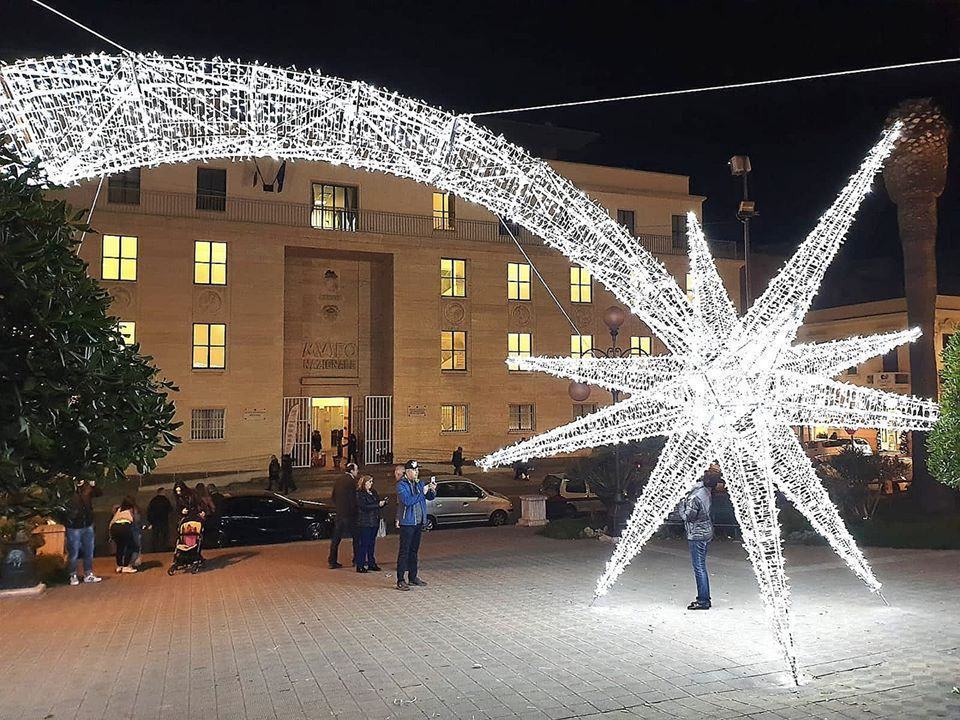 Reggio – Natale 2019, si illumina anche piazza De Nava
