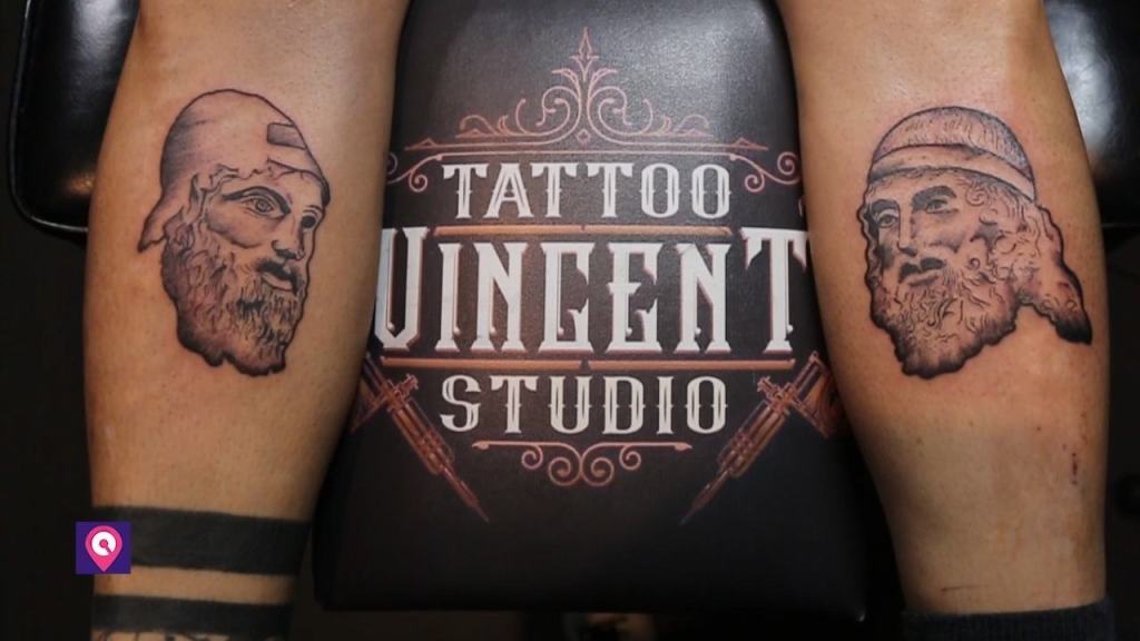 Bronzi di Riace sulla pelle: l’ultimo tattoo di Vincent Mangeruca