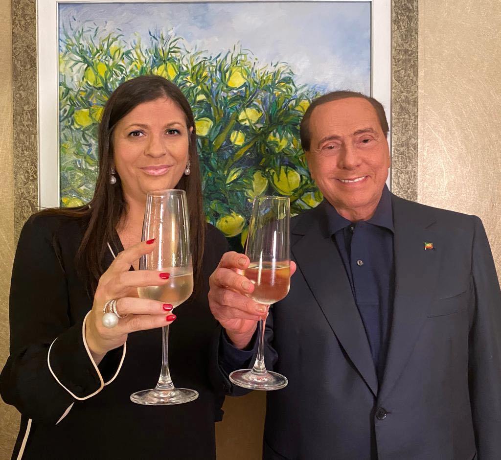 Elezioni Calabria 2020: il brindisi della vittoria targato Berlusconi-Santelli