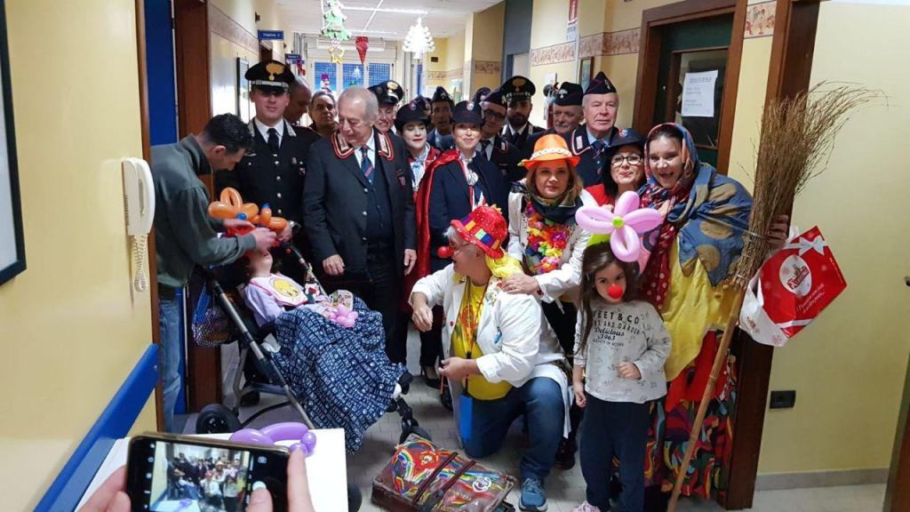 Carabinieri in visita ai piccoli pazienti dell’ospedale di Polistena – FOTO