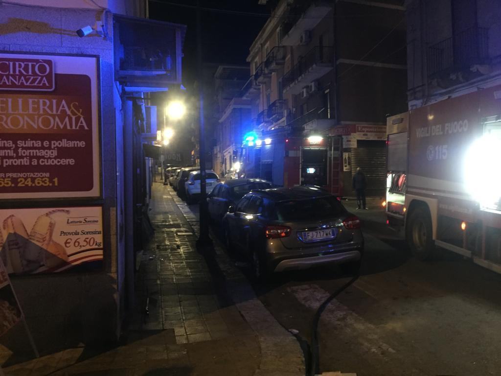 Reggio, incendio nota macelleria: avviate le indagini